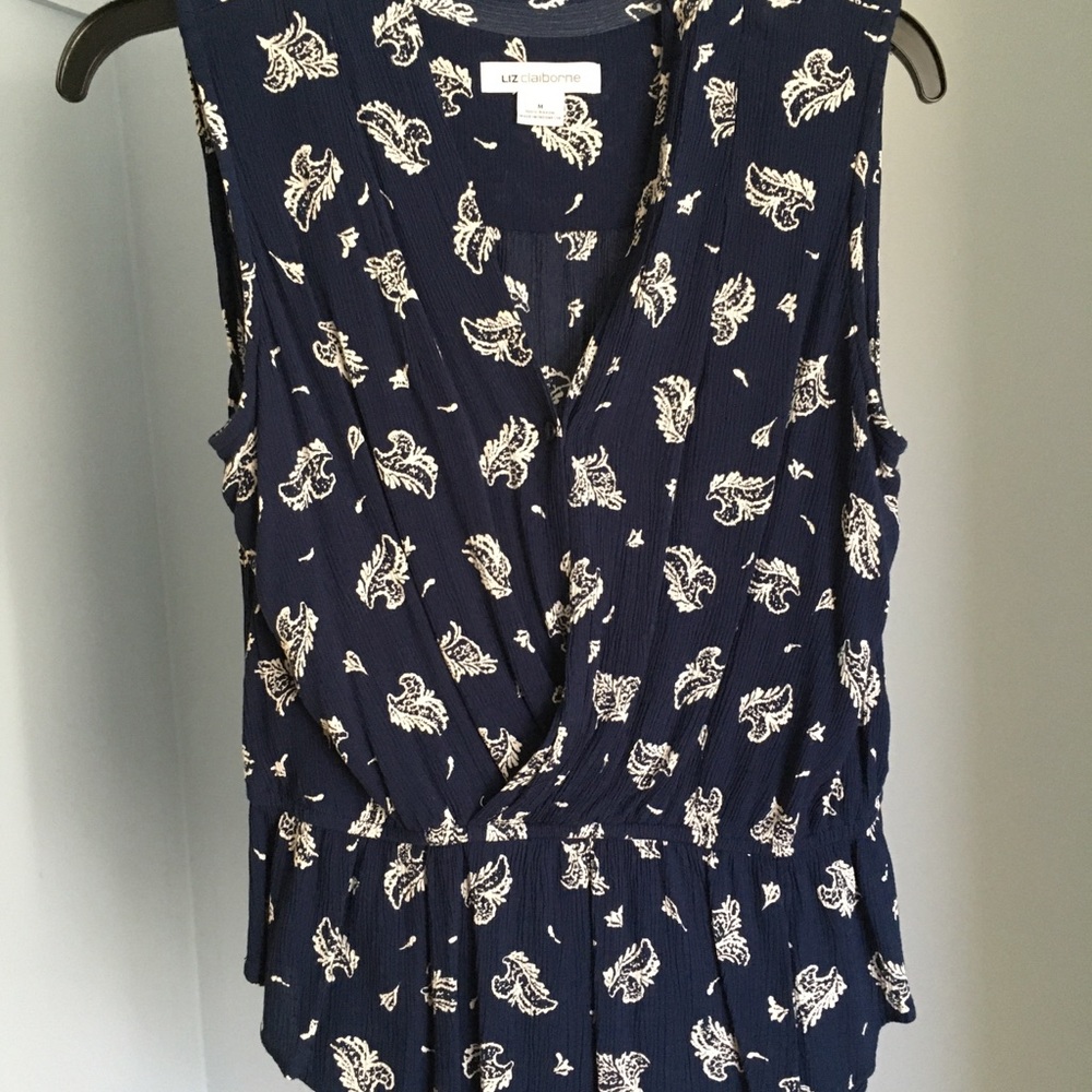 Liz Claiborne sleeveless top. Size M. Navy.